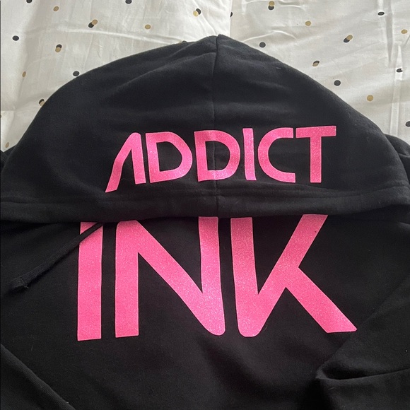 Black and Pink Women's Cropped Lightweight Hoodie - Picture 4 of 4